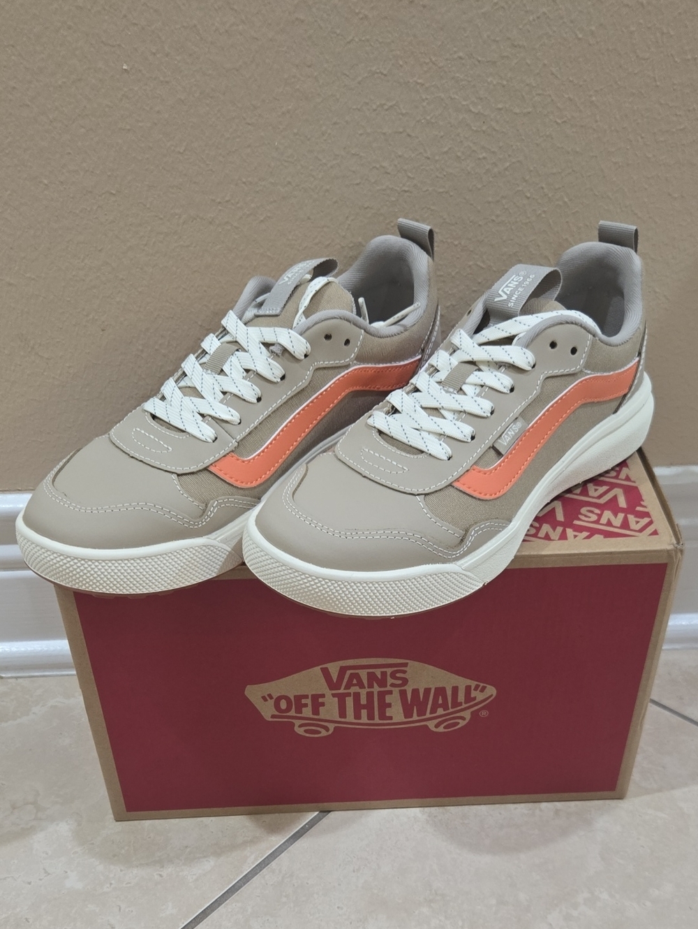 Vans Range EXP Sneakers In Oatmeal/Orange Women's Size 7.5 New In Box